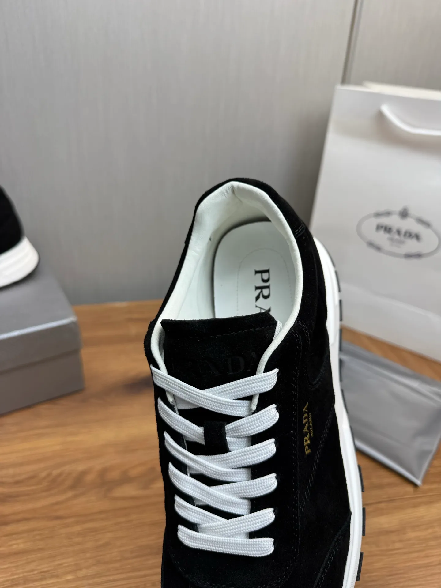 Men's shoes 💰580💰 [PRADA] Hot-selling men's shoes shipped 👏Official website synchronized ⬆️ Original cowhide fabric + cowhide lining, cowhide feet 🐮 1:1 shipment ✔️Original original sole, 38-45 (45. Customized, non-refundable)